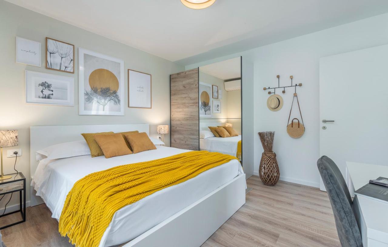Just Renovated Stylish 2 Bedrooms Apartment Only A Few Steps From The Beach! Novigrad Istria Kültér fotó