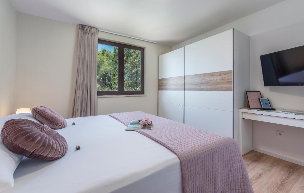 Just Renovated Stylish 2 Bedrooms Apartment Only A Few Steps From The Beach! Novigrad Istria Kültér fotó