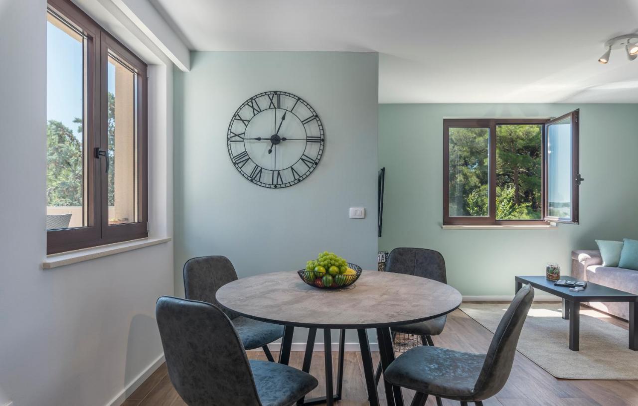 Just Renovated Stylish 2 Bedrooms Apartment Only A Few Steps From The Beach! Novigrad Istria Kültér fotó