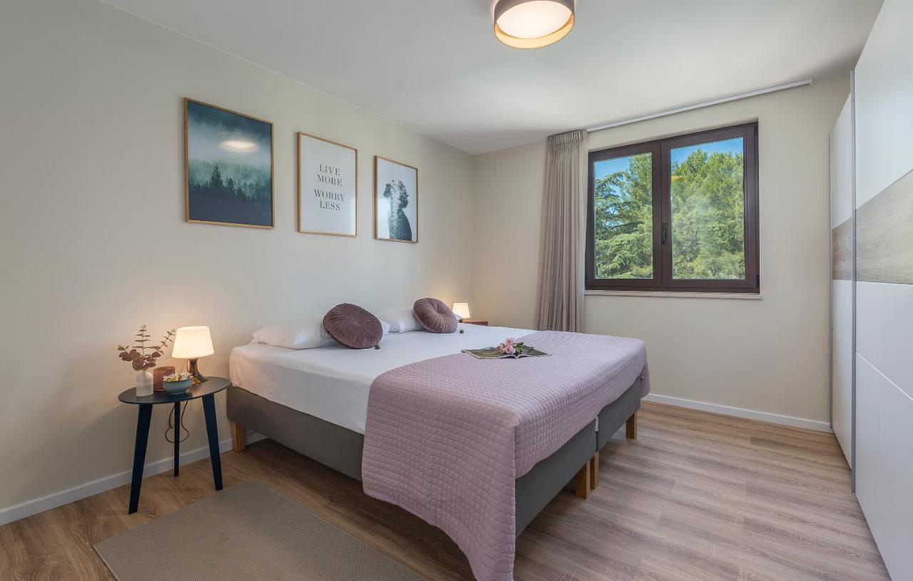 Just Renovated Stylish 2 Bedrooms Apartment Only A Few Steps From The Beach! Novigrad Istria Kültér fotó