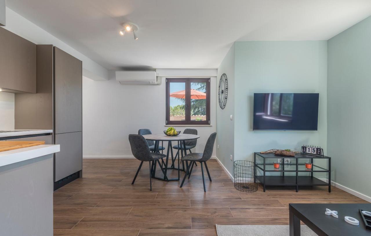 Just Renovated Stylish 2 Bedrooms Apartment Only A Few Steps From The Beach! Novigrad Istria Kültér fotó