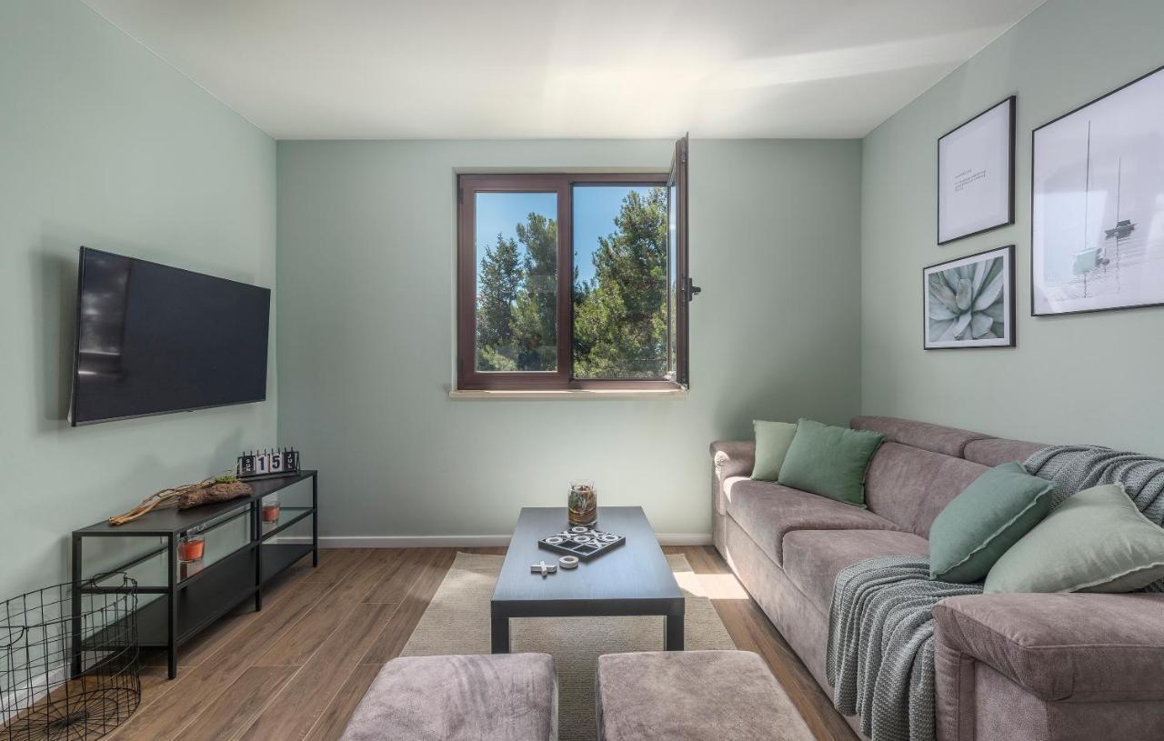 Just Renovated Stylish 2 Bedrooms Apartment Only A Few Steps From The Beach! Novigrad Istria Kültér fotó